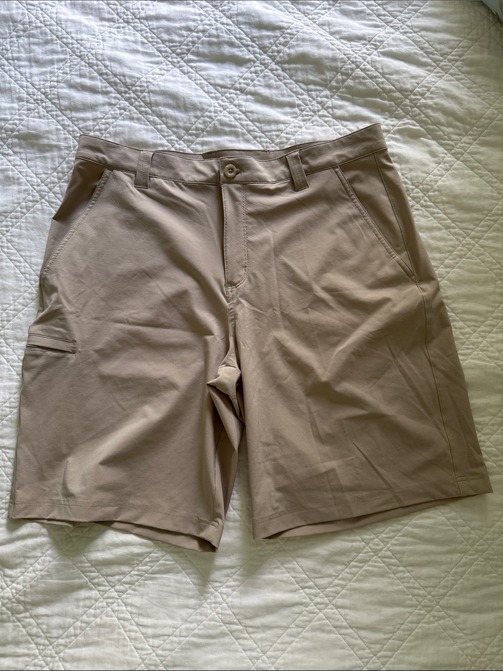 Men’s Columbia light tan PFG shorts